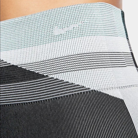 Women’s Nike Sculpt Icon Clash Legging Size XS - Picture 4 of 7